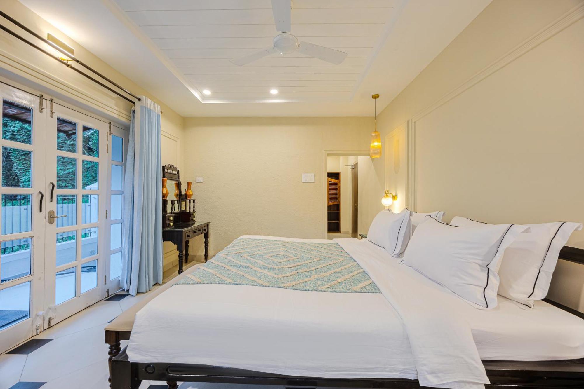 Elivaas 4 Bhk Villa Near Beach With Private Pool & Bar - Casa Boa Vida Candolim Exterior photo