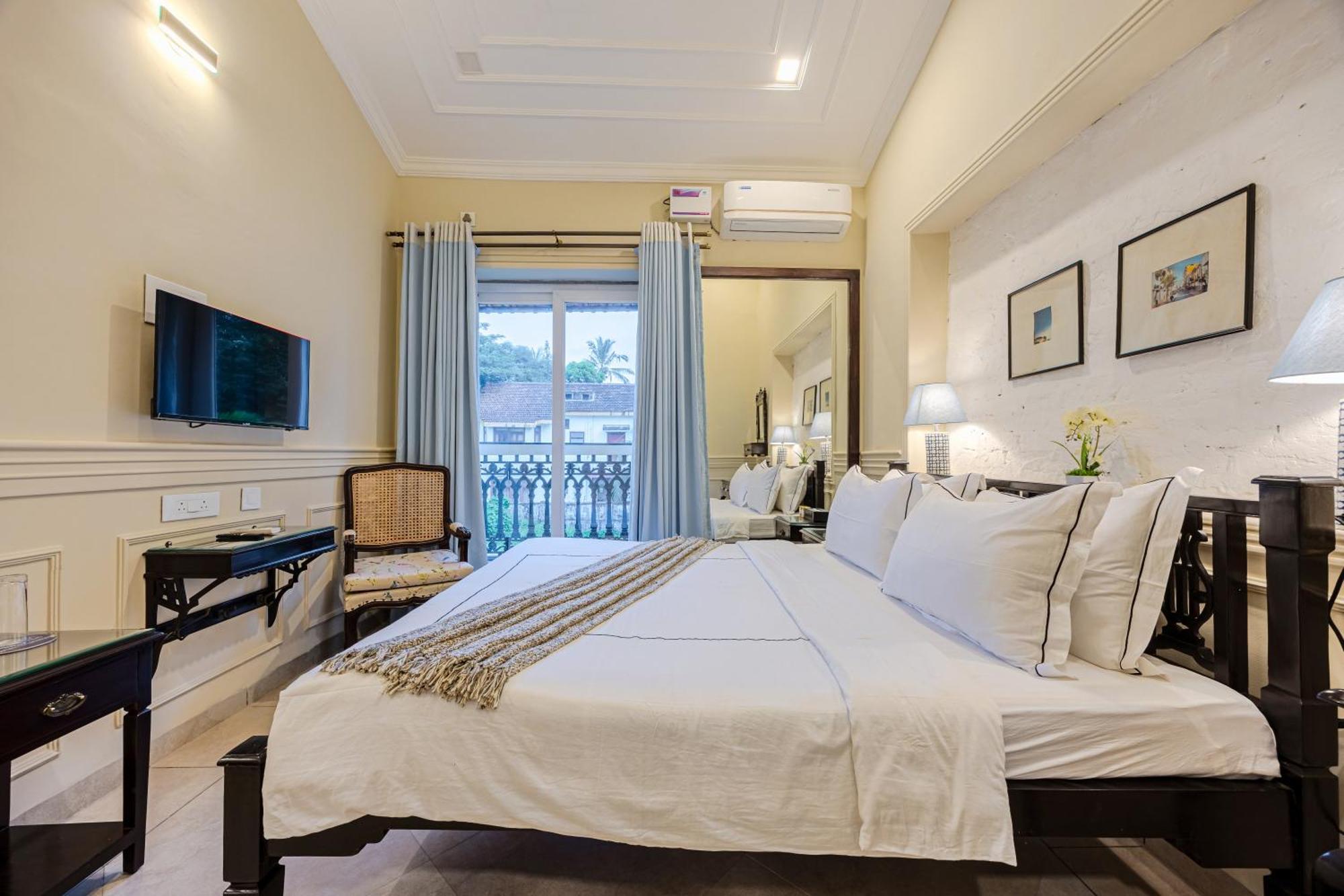 Elivaas 4 Bhk Villa Near Beach With Private Pool & Bar - Casa Boa Vida Candolim Exterior photo